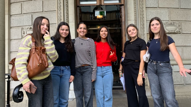 Group picture of students during the english intensive week