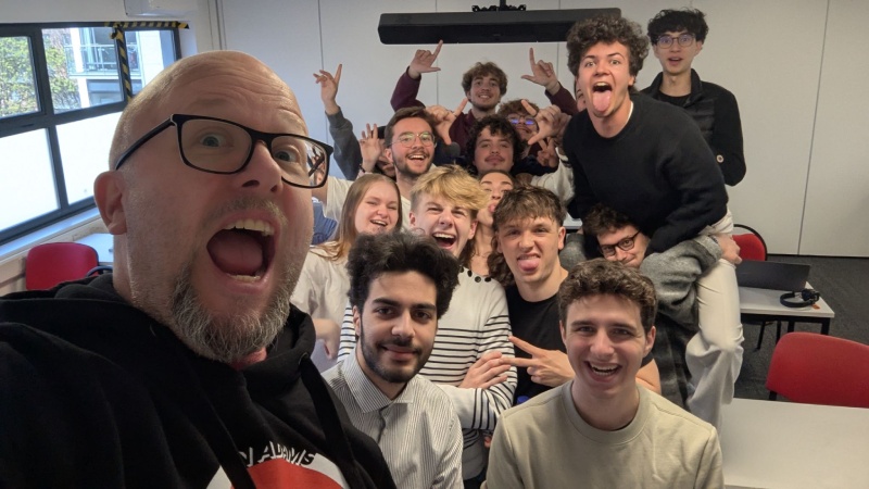 Group selfie of Kalle Ryan with EM Normandie Students Group selfie of Kalle Ryan with EM Normandie Students