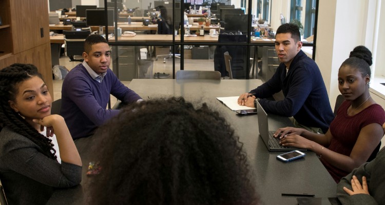 Employés dans un bureau