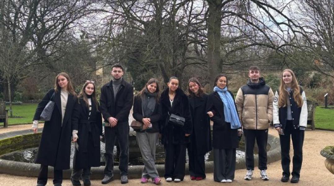 Botanic Garden Group at the fountain